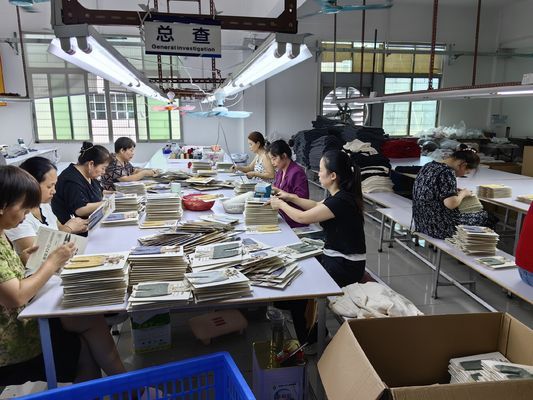 Niedrige MOQ Originaldesign-Anpassung 30cm Modepuppenkleidung für -Puppen